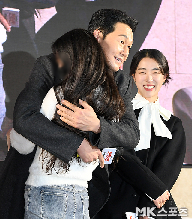 우린 아직 사랑할 수 있다 포스터